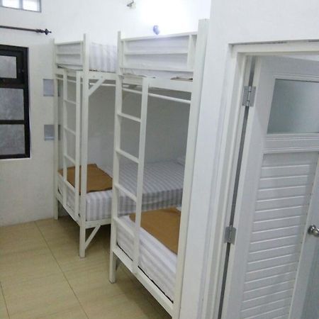 Хостел Setia Backpacker Джокьякарта Экстерьер фото