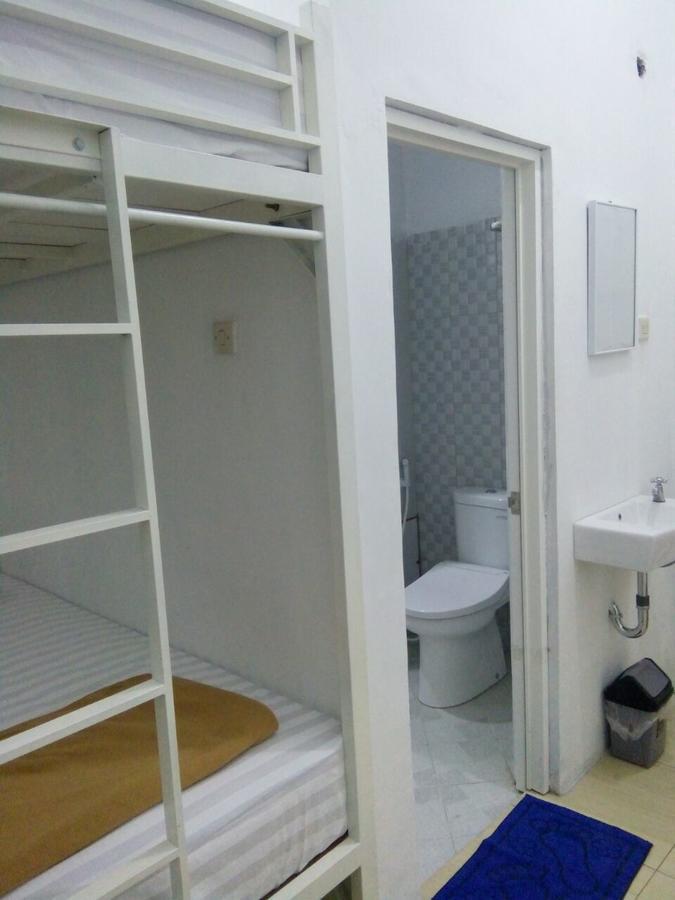 Хостел Setia Backpacker Джокьякарта Экстерьер фото